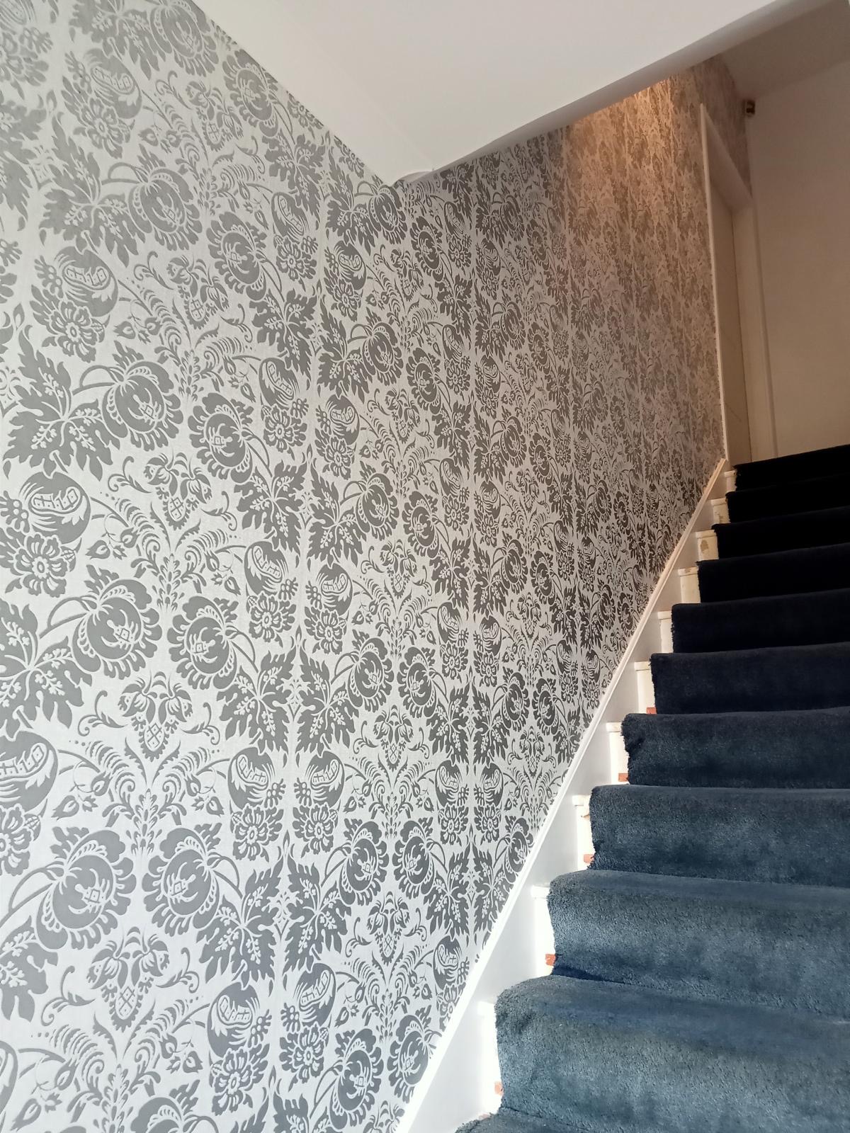 wallpaper hanging Clapton, E5